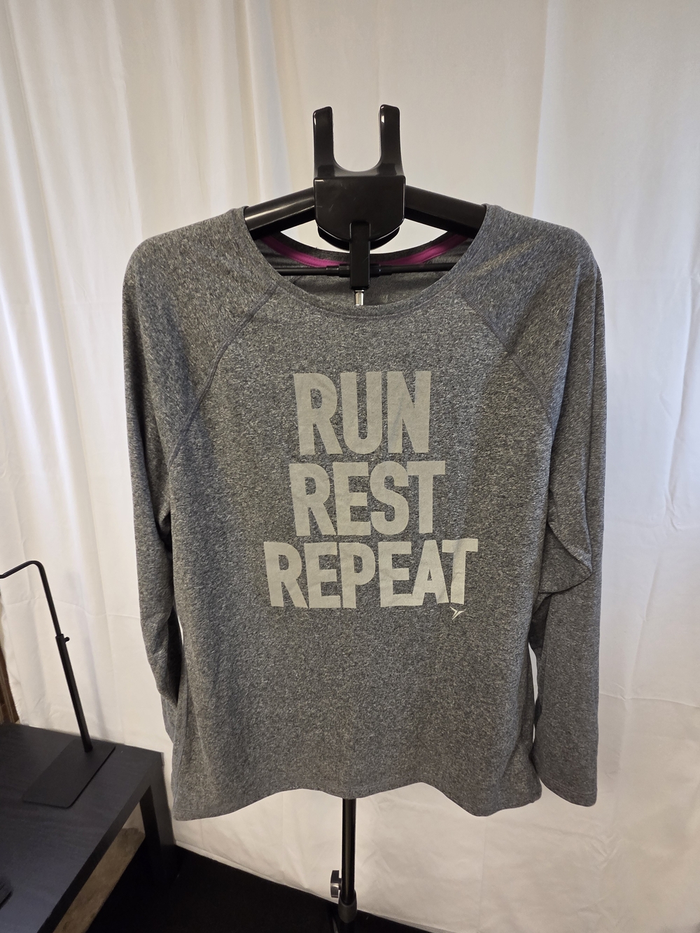 Old Navy Gray "Run Rest Repeat" Long-Sleeve Top